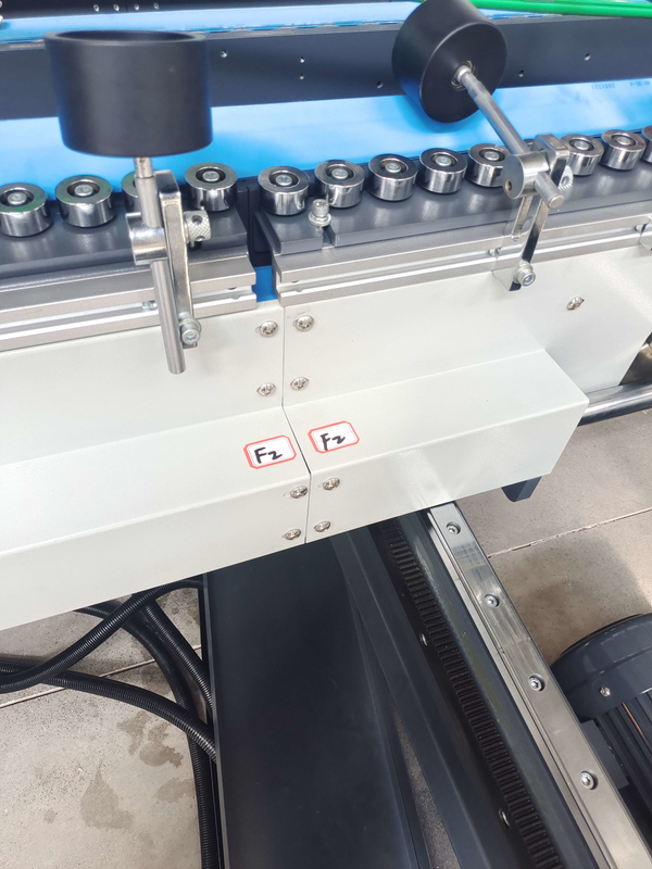 ตัวละลายกาวกล่องกระดาษลูกฟูกเครื่องวางโฟลเดอร์ 420mm-1900mm