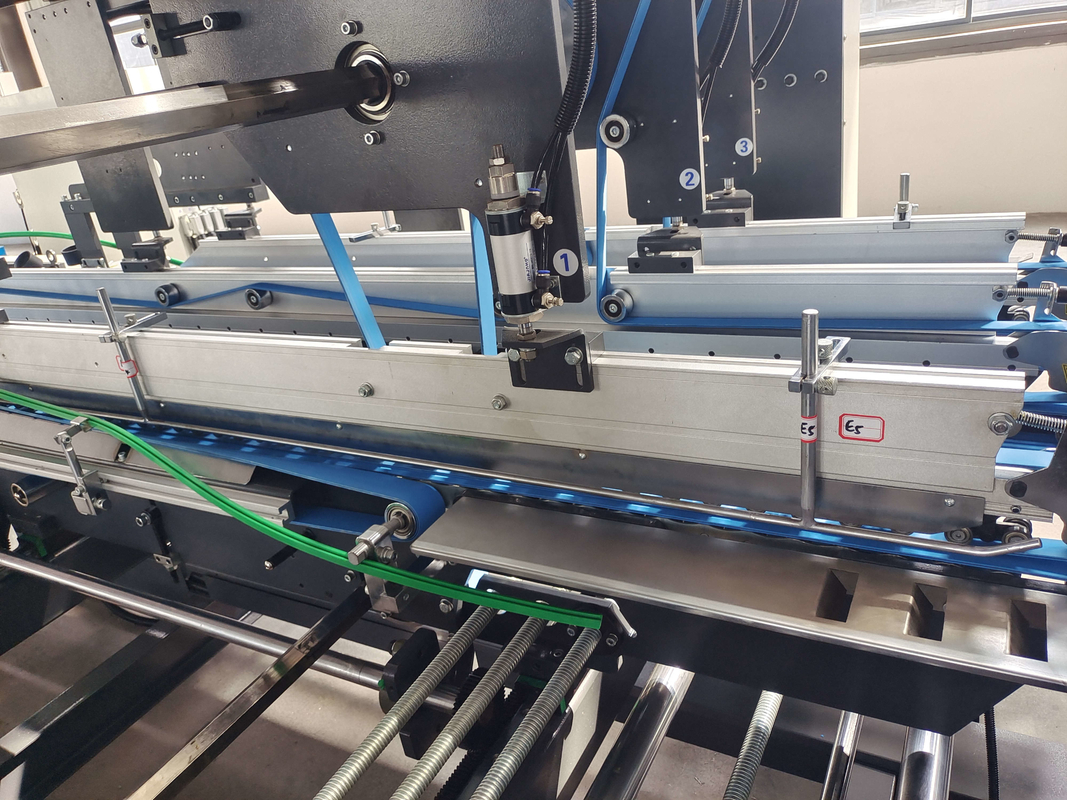 300-800gsm ห้าชั้นกระดาษลูกฟูกโฟลเดอร์ Gluer เครื่องติดกาวโฟลเดอร์อัตโนมัติ