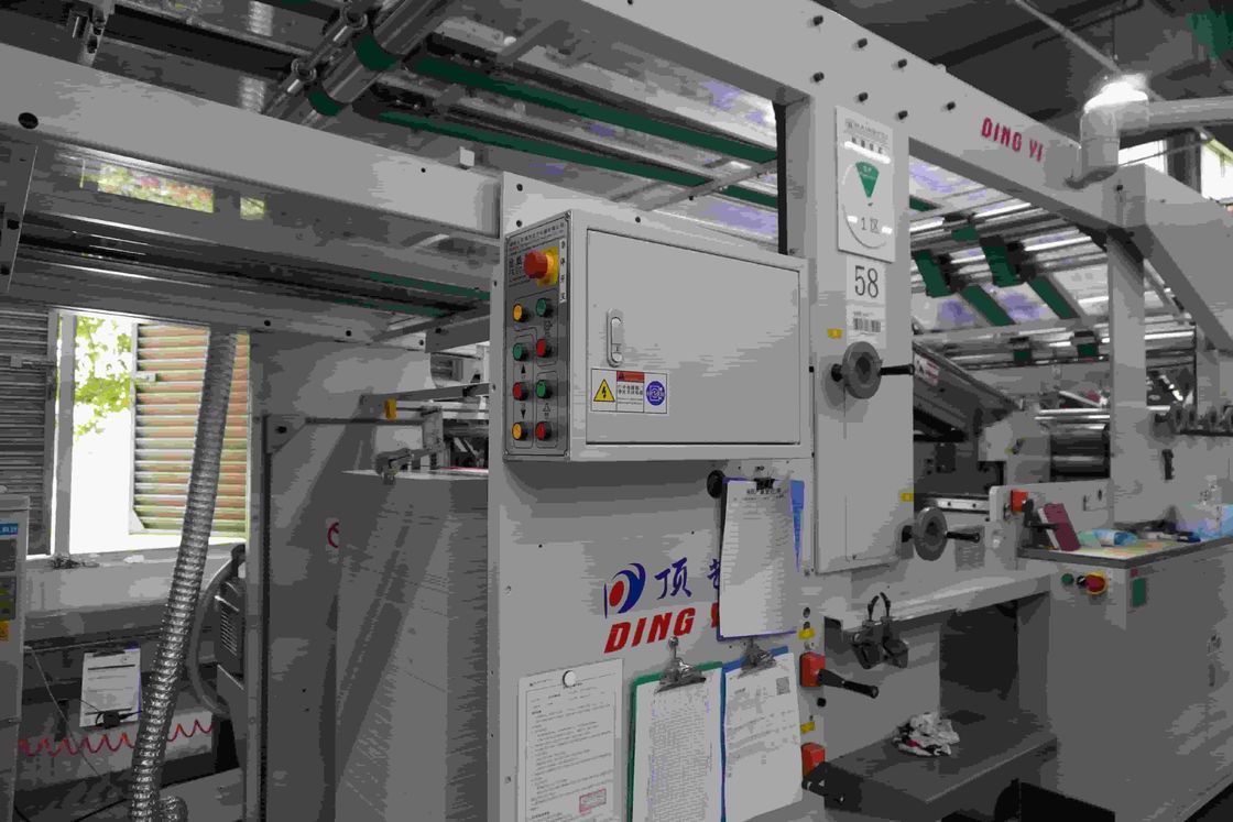 เครื่องแปรงกระดาษกระดาษแม่นยําสูง ความแม่นยํา ±0.5mm และความหนากระดาษด้านบน 100-800g/m2