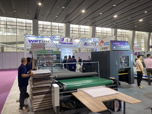 เครื่องเคลือบบัตรขลุ่ยความแม่นยำสูงอัตโนมัติสำหรับกระดาษลูกฟูก